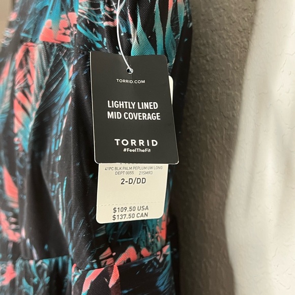Torrid lightly lined swimsuit - Picture 2 of 3